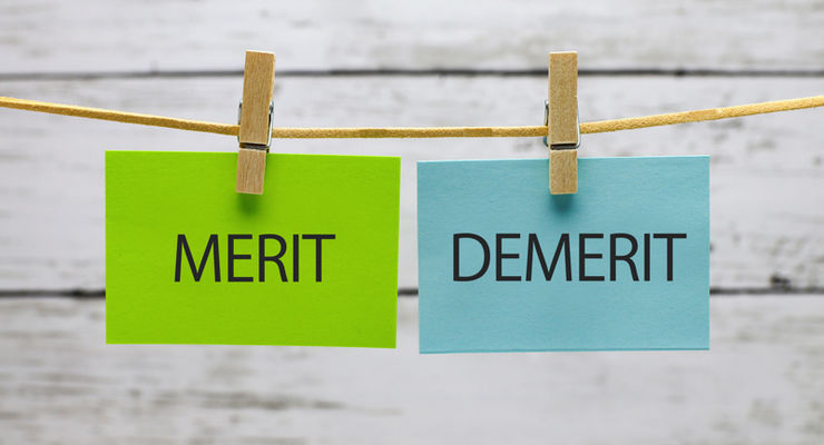 ホームページ制作を自作する利点と欠点【注意点多し】